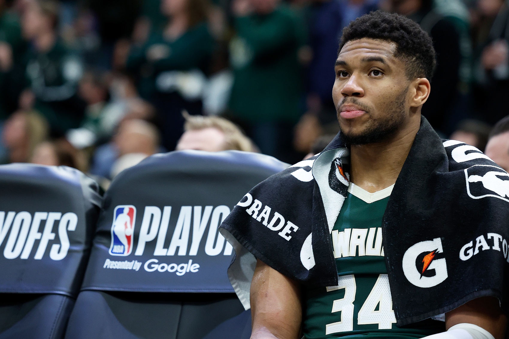 字母哥回忆总决赛带伤出战：膝盖若再遭重创职业生涯恐终结