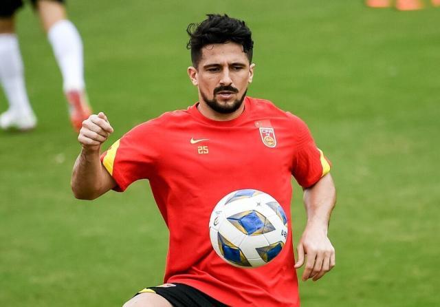 英雄联盟赛事官网首页-非国足队长出席发布会头一回 洛国富再次致歉足协